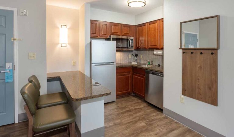 SL Staybridge 3 Kitchen 768x448