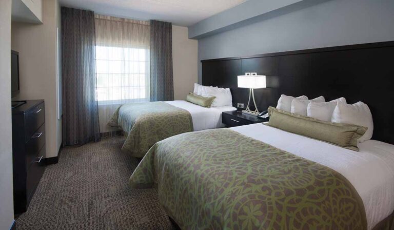 STAYBAM 2Queen Beds 768x448