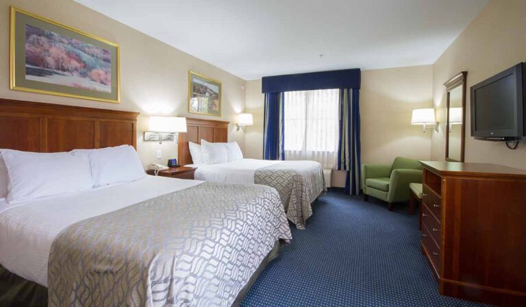 WING 2 Queen Room 1 768x448