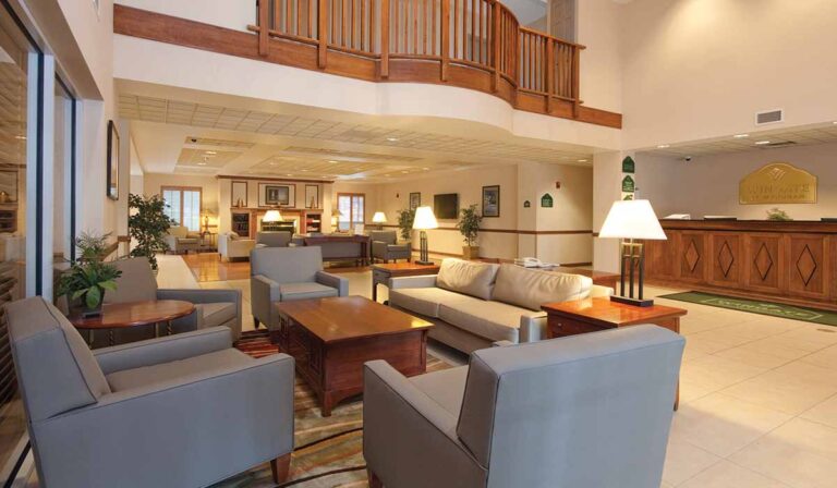 Wingate Lobby 768x448