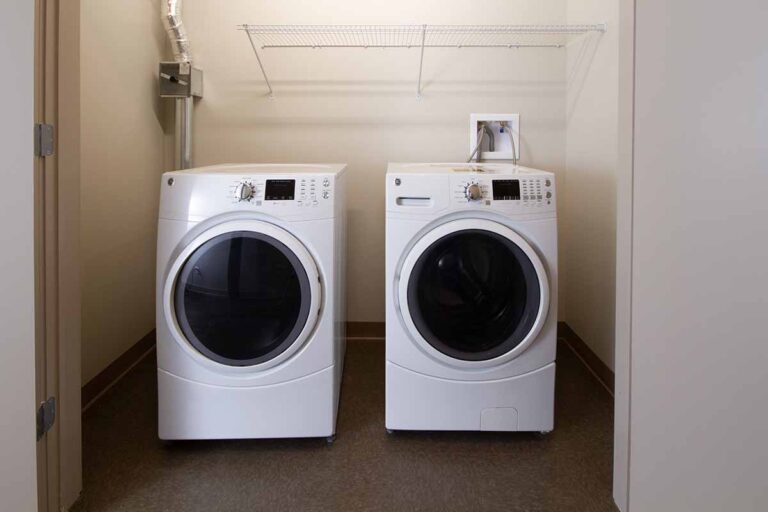 1050 APT2 7 Laundry 768x512