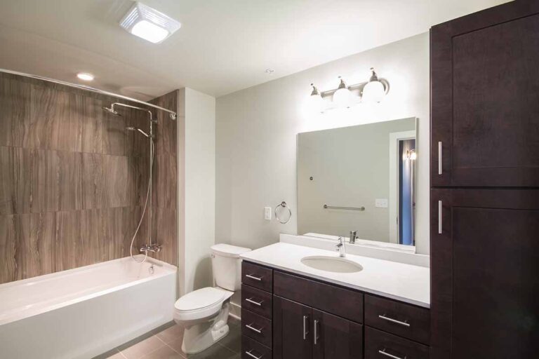 1088 Niagara Bathroom