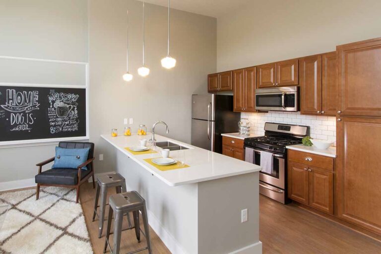 1350 Eggert Apartments 1350 Eggert Apartments