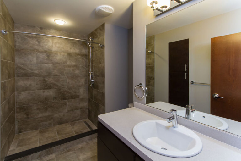 172-176 Franklin Bathroom