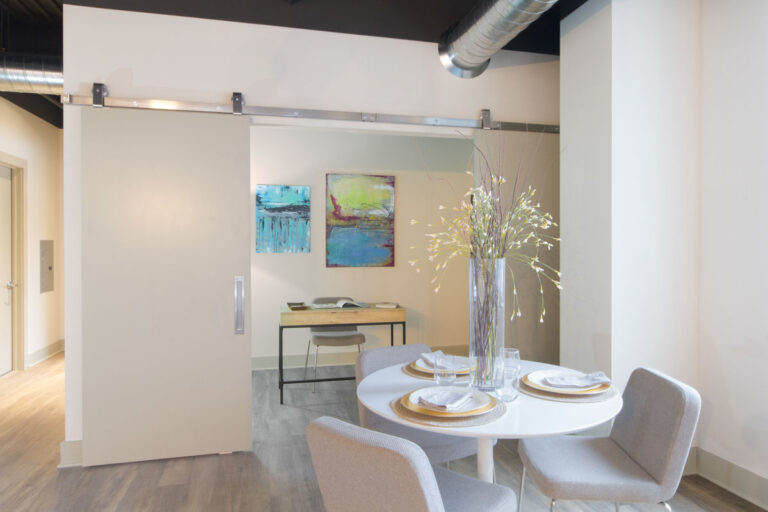 905 Elmwood Dining Area