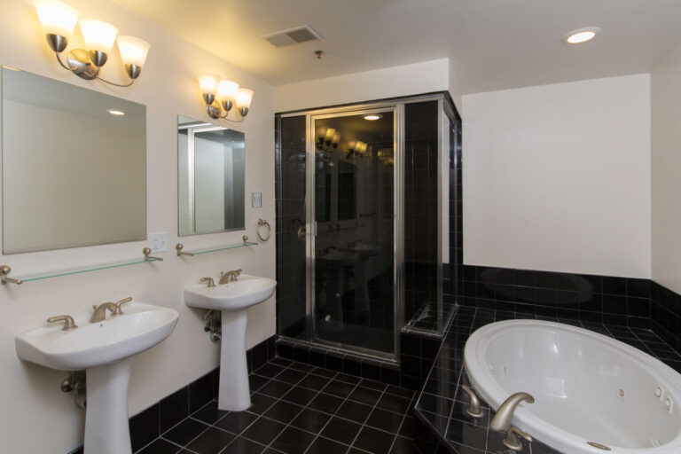 The Belesario Bathroom The Belesario Bathroom