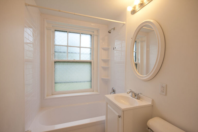 The Commodore Bathroom