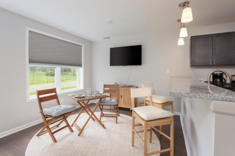 Lakeside Oasis - Dining Area Lakeside Oasis - Dining Area