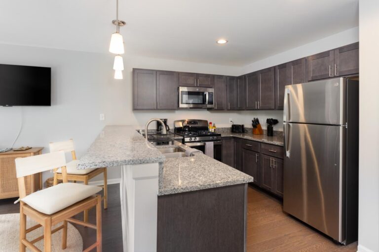 Lakeside Oasis - Kitchen Lakeside Oasis - Kitchen