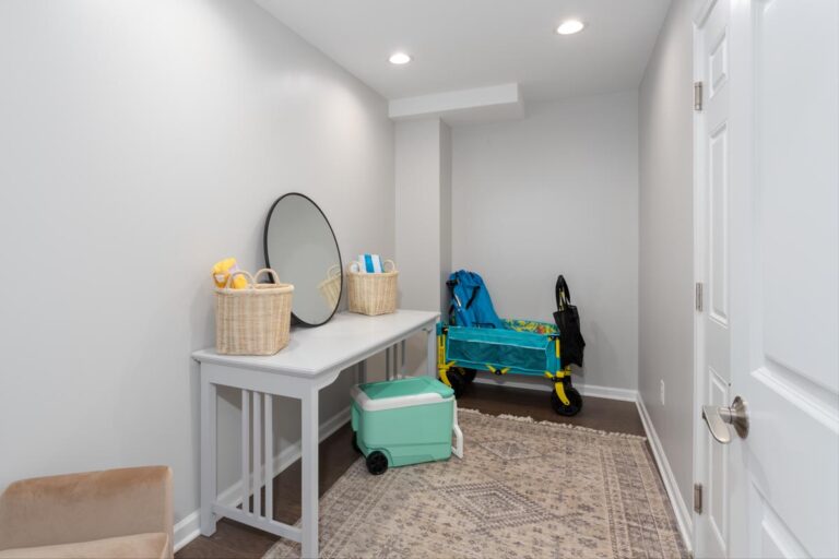 Lakeside Oasis - Mud Room Lakeside Oasis - Mud Room