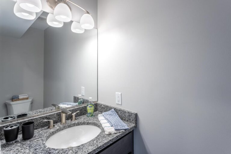 Lakeside Oasis - Bathroom Lakeside Oasis - Bathroom