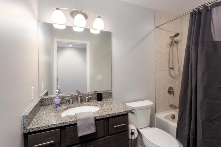 Lakeside Oasis - Bathroom Lakeside Oasis - Bathroom