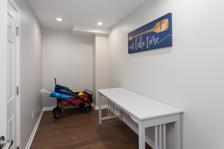 Lakeside Vibe - Mud Room Lakeside Vibe - Mud Room