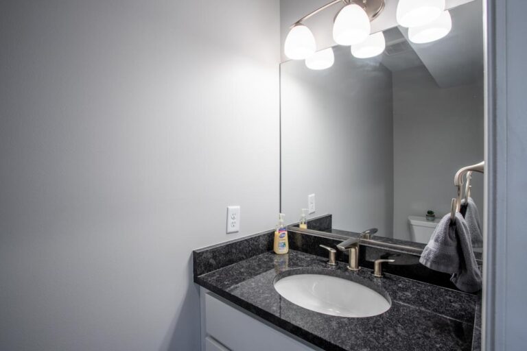 Lakeside Vibe - Bathroom Lakeside Vibe - Bathroom