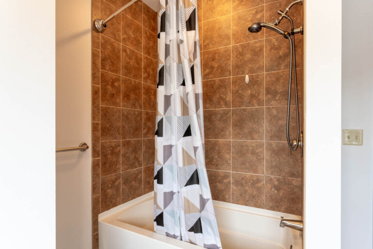 Skyview Square - Bathroom Skyview Square - Bathroom