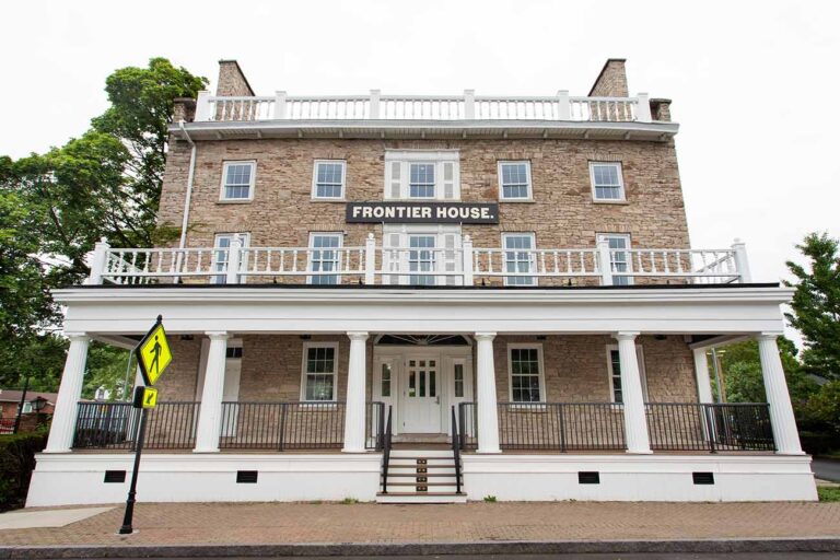 Frontier House Ext 2 1 768x512