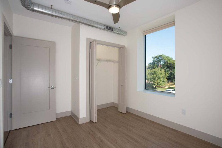 2262 Seneca 206 05 768x512