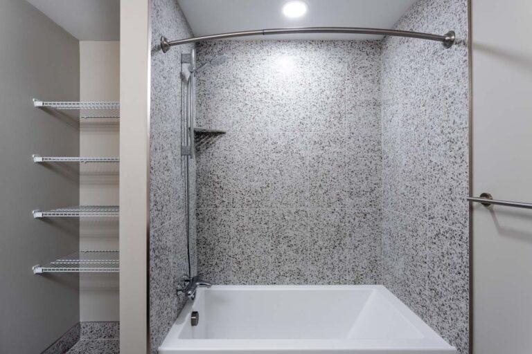 2262 Seneca 206 07 768x512