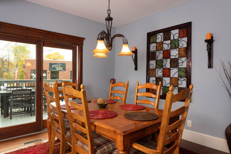 KitchenTable 768x512